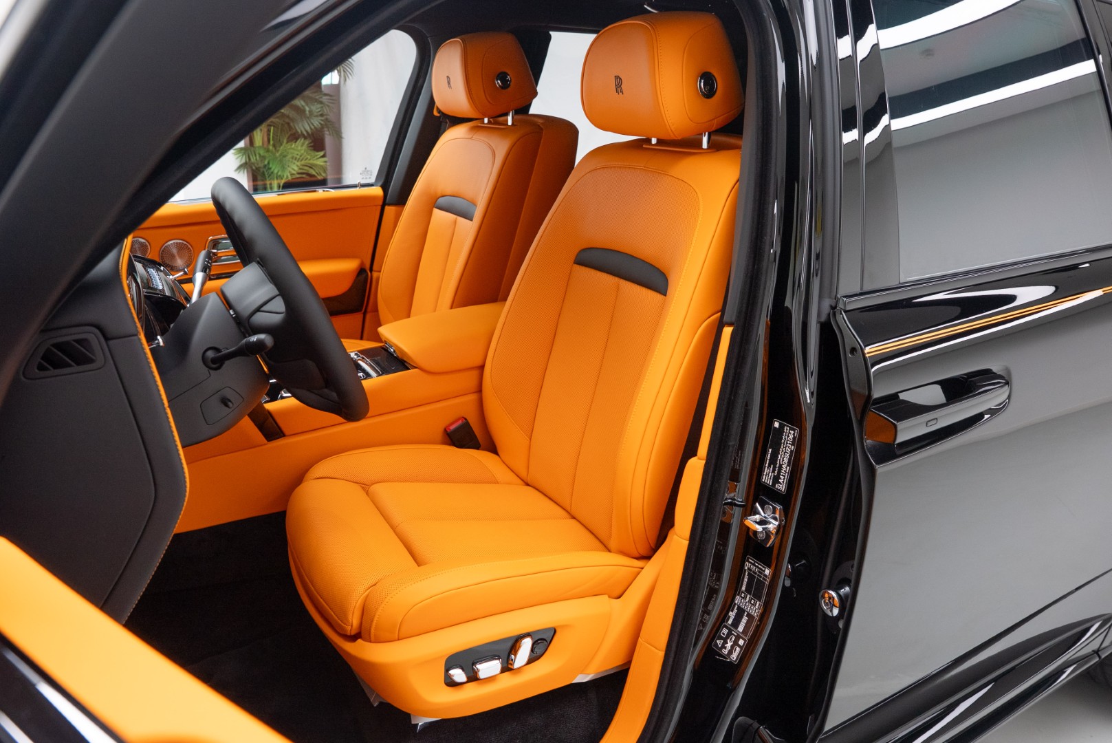 2025 ROLLS ROYCE CULLINAN |BLACK BADGE | GCC | DEALER WARRANTY & SERVICE 